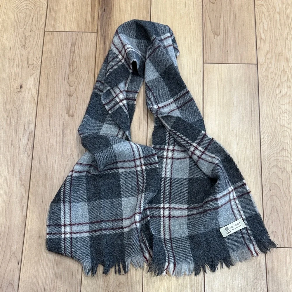 Allander Pure Wool Scarf in Charcoal